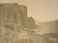 S-39 - Rock Bluffs, Columbia River, Oregon